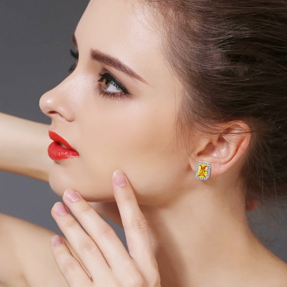 Champagne CZ Crystal Stud Earrings New - Picture 2 of 3